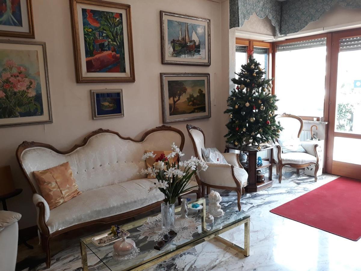 Home Denise E Luca 拉蒂纳 外观 照片